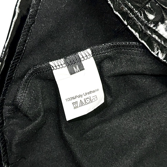 Black pleather lace up crop top - faux leather stretchy bustier - Shein size M - Picture 5 of 5